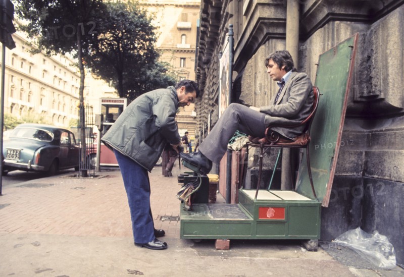 Italy, campania, naples, shoeblack, 70's