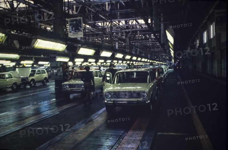 Ussr, togliattigrad, vaz car industry, 80's