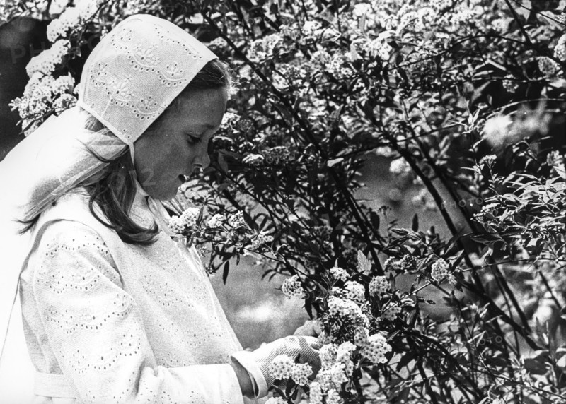 Girl in her first holy communion day, 60's
