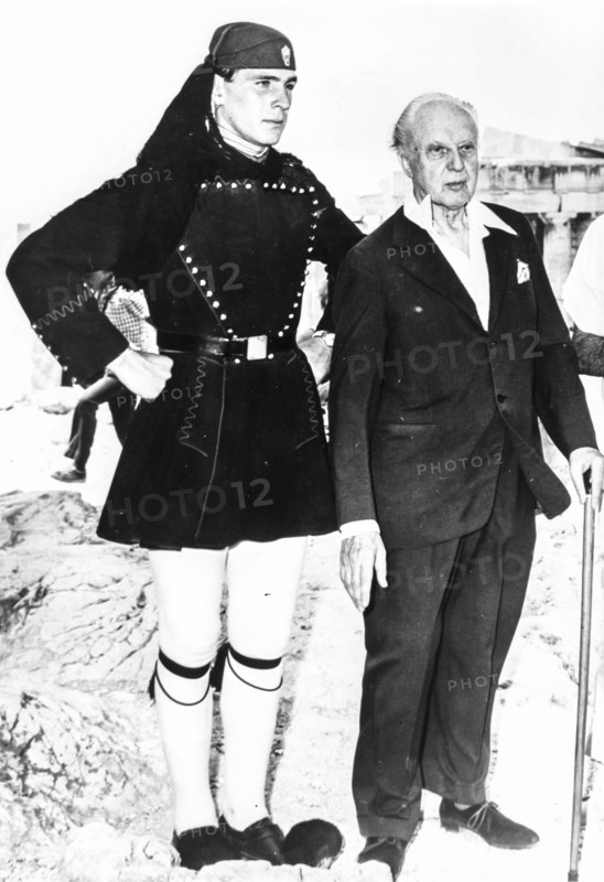 Leopold stokowsky with a royal guard at the acropolis in athens, 1962