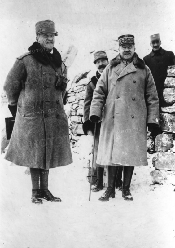 Vittorio Emanuele III with a French general on the Italian front in the winter of 1918