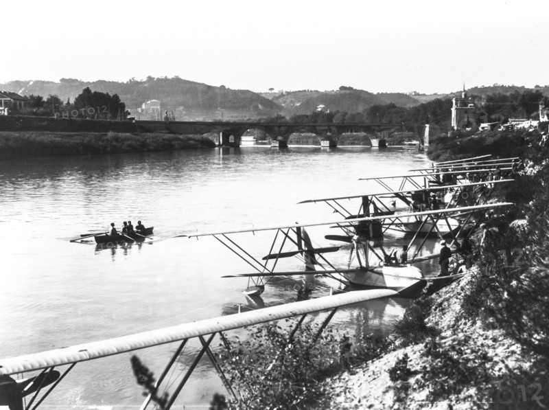 The first hydroplanes of Italian Royal Air Force gathered on the banks of the Tiber River, 1923