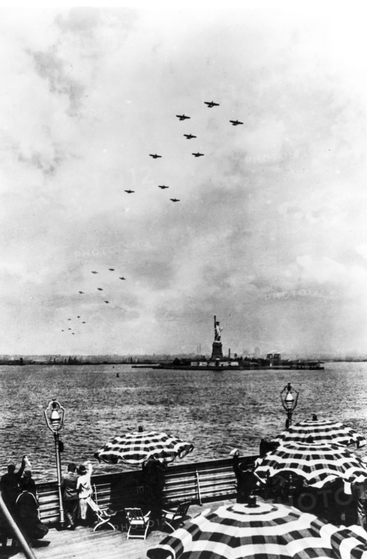Italian planes commanded by Italo Balbo flying to New York on the Statue of Liberty, 1933
