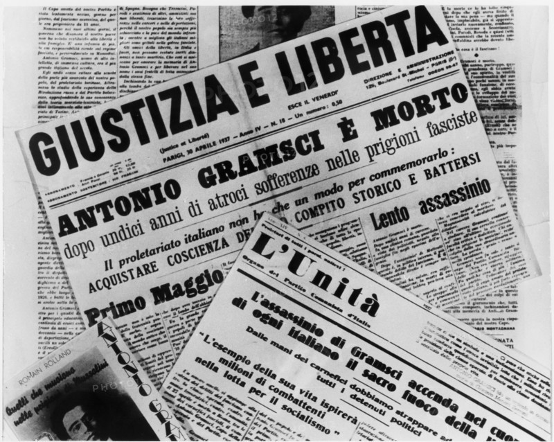 Headline of the newspaper announcing the death of antonio gramsci,1937