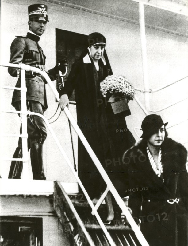 Umberto of Savoy with the Duchess of Aosta and jose maria, libya 1931