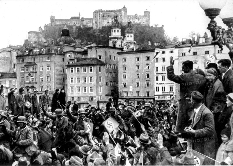Anschluss, after the occupation of Austria by German troops the Austrian population greets the German brothers, 1938