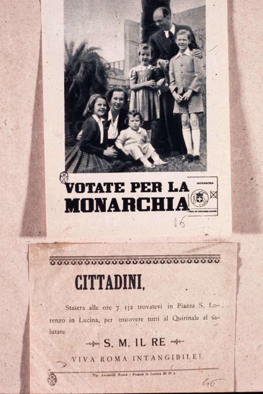 Umberto di savoia, maria jose and the princes in the gardens of the quirinale, manifesto 'voted for the monarchy', image by federico patellani, 1946