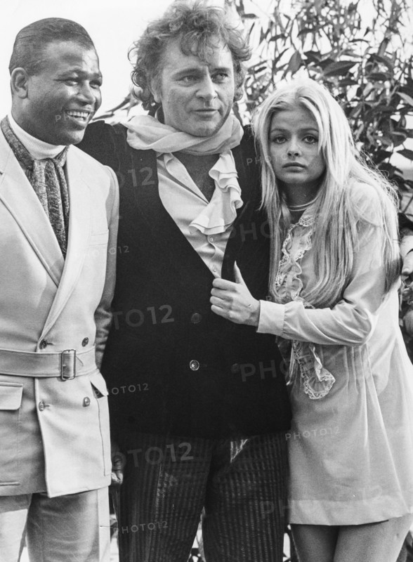Sugar ray robinson, richard burton, ewa aulin, 1967