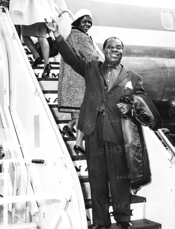 Louis armstrong and wife, 60s