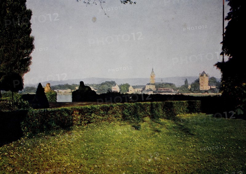 View of Eltville from Eltviller Aue in 1910, Hesse, Germany, photograph, digitally restored reproduction of an original artwork from the early 20th century, exact original date not known.