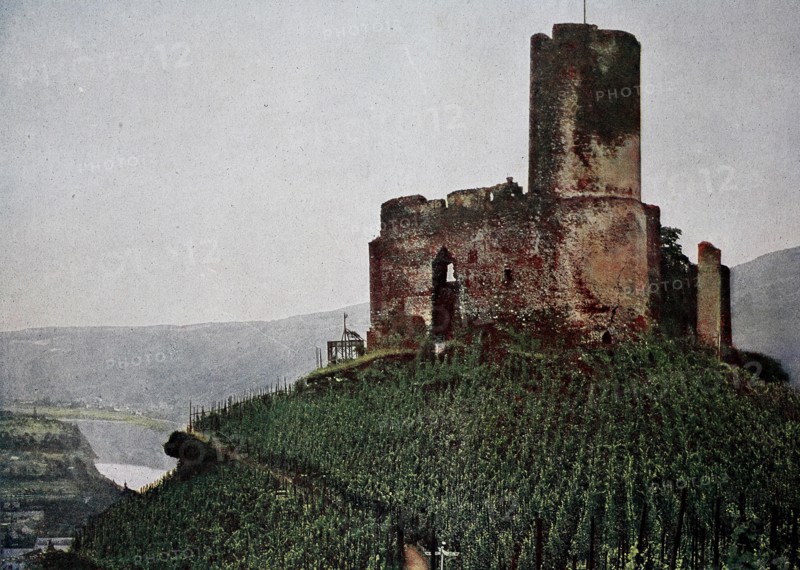 Landshut Castle near Bernkastel an der Mosel in 1910, Rhineland-Palatinate, Germany, photograph, digitally restored reproduction of an original artwork from the early 20th century, exact original date unknown.