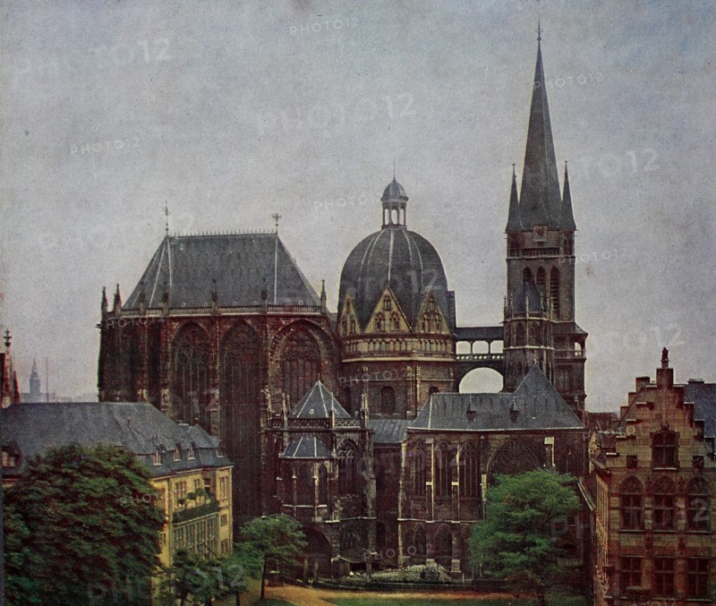 Aachen Cathedral in 1910, North Rhine-Westphalia, Germany, photograph, digitally restored reproduction of an original artwork from the early 20th century, exact original date unknown.