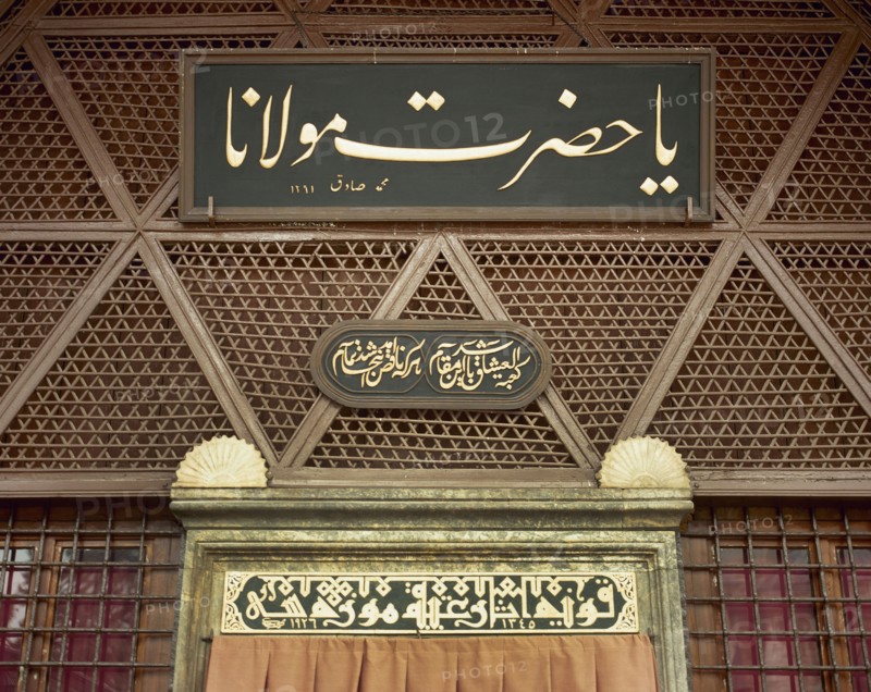 Arabic script and Kufic script.