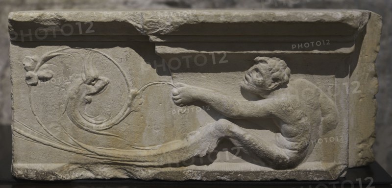 Fragment of a Renaissance frieze decorated with grotesques.