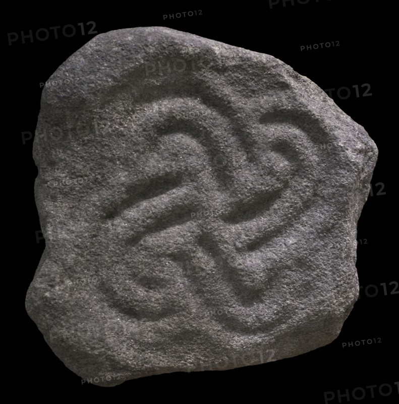 Architectural element depicting a tetraskelion.