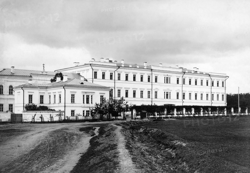 The building of the Saratov Institute for Noble Maidens circa before or circa 1917