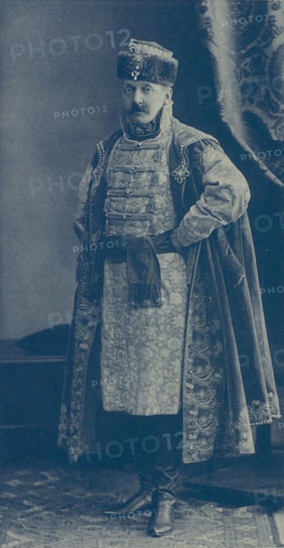Ringmaster Pyotr Mikhailovich Lazarev in the attire of a boyar of the 17th century