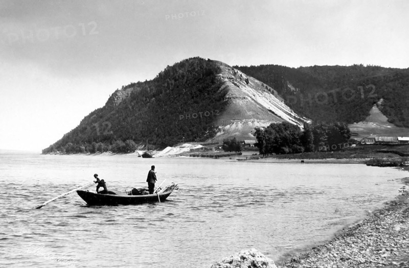 View of Bald Mountain and fishermen in foreground near Morkvashi village