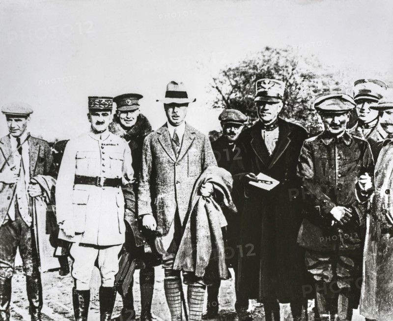 World war 1 groups og generals and leaders from various countries posed for photograph.