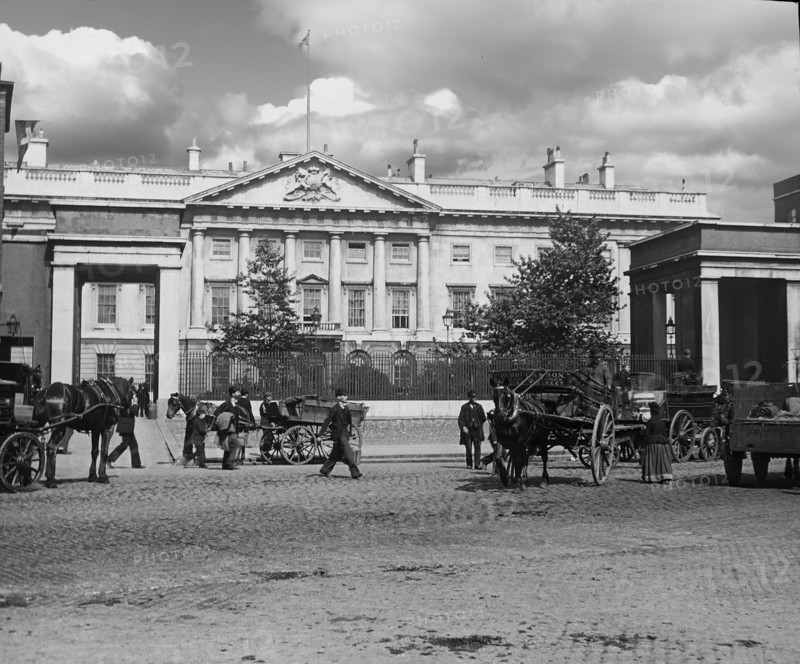 London street scene with horses and carriages.