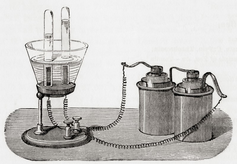 Apparatus for the decomposition of water.