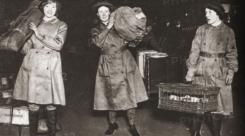 A scene at Liverpool Street Station during World War One.