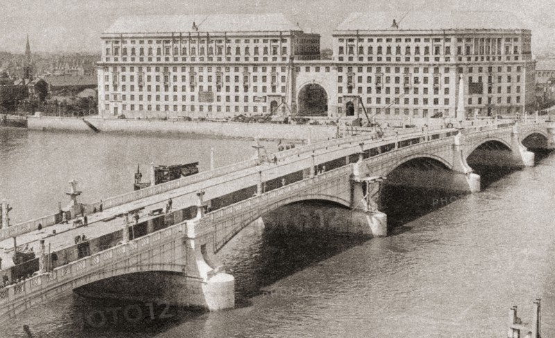 Lambeth Bridge.
