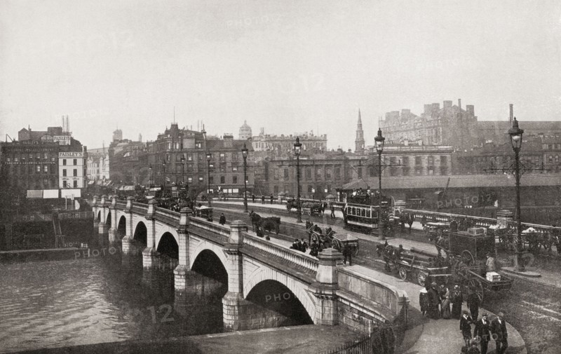 The Broomielaw Bridge over the River Clyde.