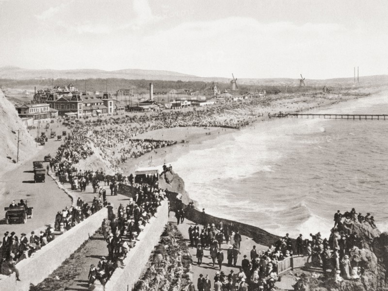 The Cliff House restaurant and Ocean beach.