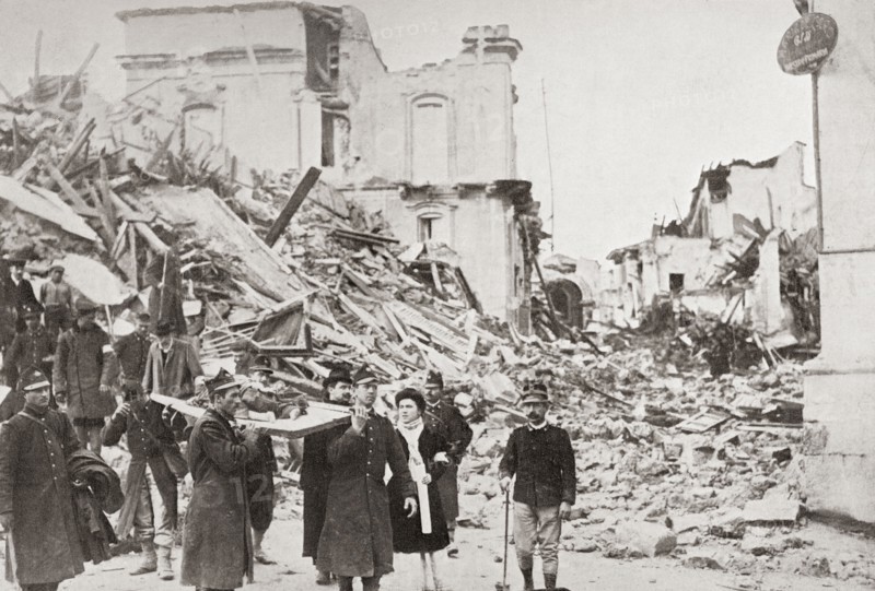 King Victor Emanuel III of Italy and his wife Elena of Montenegro visit Messina.