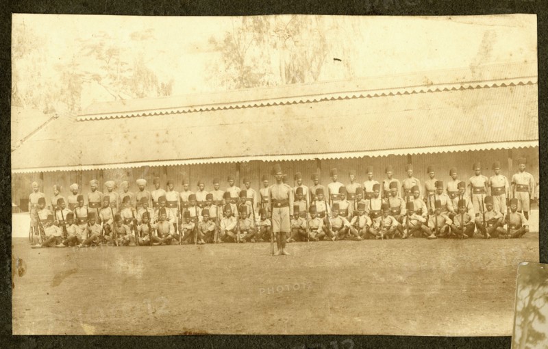 Lieutenant Bryant with K.A.R. askari, WW1