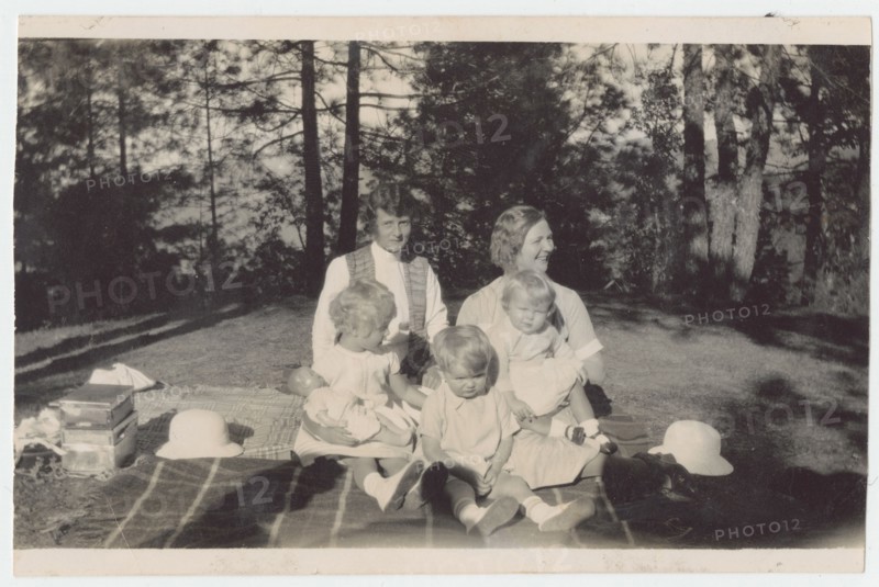Group picnicking, Potter's Hill, Simla