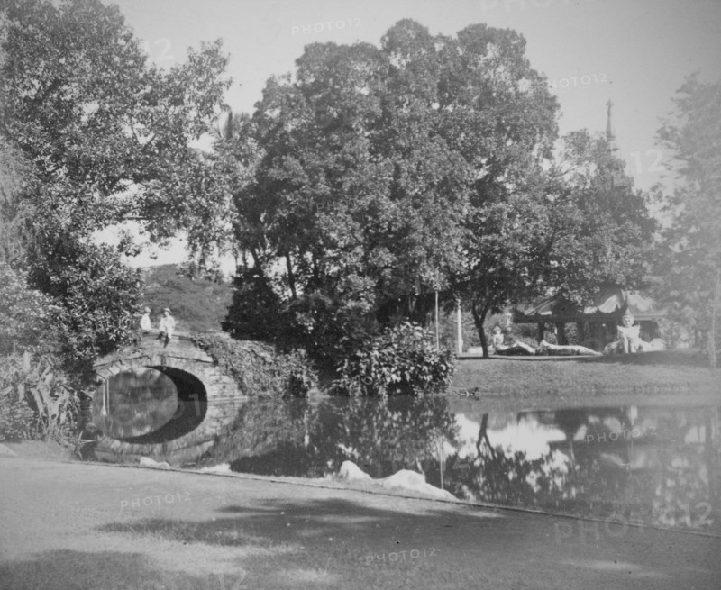 Scenic view of a bridge and pagoda in Eden Gardens, Calcutta