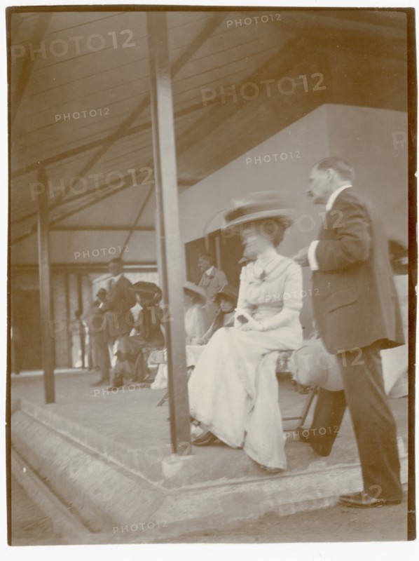 Spectators at Colombo Racecourse