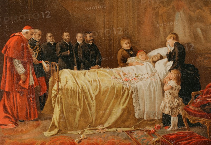 Death caused by tuberculosis of the King of Spain, Alfonso XII (1857-1885) on 25 November 1885. His widow, Queen Maria Cristina, the monarch's second wife, is depicted at the head of the bed. Illustration after the painting by Benlliure y Gil ("Death of Don Alfonso XII, the Last Kiss"). Chromolithography. "Historia General de España" (General History of Spain), by Miguel Morayta. Volume IX. Madrid, 1896.