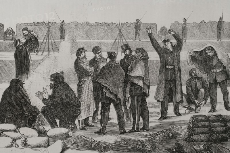 Franco-Prussian War (1870-1871). Siege of Paris (19 September 1870 to 28 January 1871). Guard corp on the walls of Paris. Engraving by Laporta. ""Historia de la Guerra de Francia y Prusia"" (History of the War between France and Prussia). Volume II. Published in Barcelona, 1871.