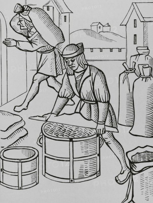 France. Measurement of grain in Paris. Facsimile of an engraving from """"Les ordonnances royaux sur le faict et jurisdiction de la prevoste des marchands et eschevinage de la ville de Paris"", Paris, 1528. ""Moeurs, usages et costumes au moyen-age et a l'epoque de la Renaissance"", by Paul Lacroix. Paris, 1878.