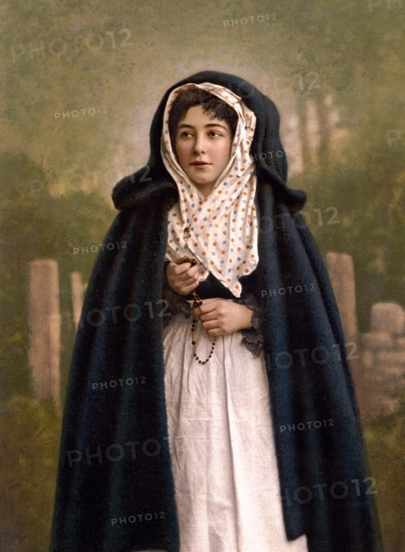 Woman in traditional clothes from Dunmore.