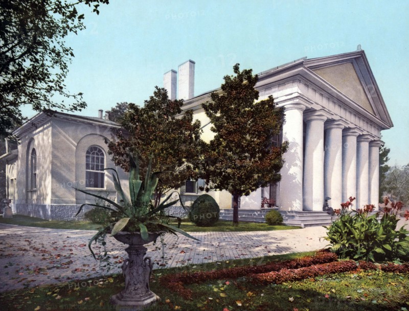 Arlington House is the historic family residence of Robert E. Lee.