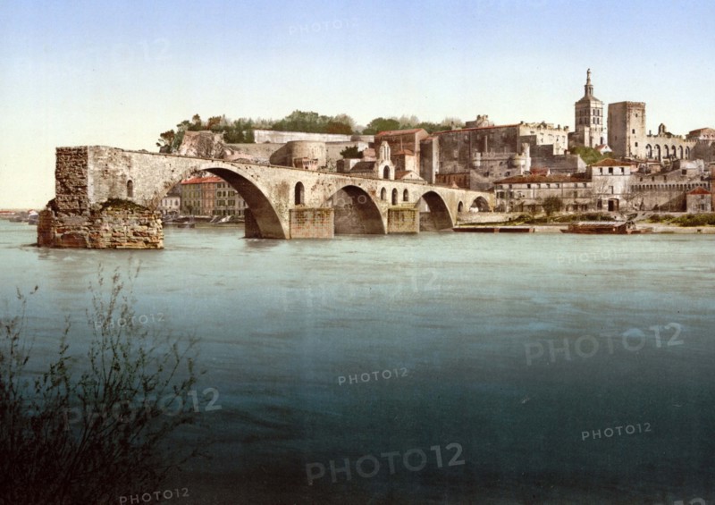 The Pont Saint-Benezet bridge