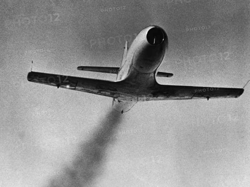 Douglas Skystreak Jet Sets New Record