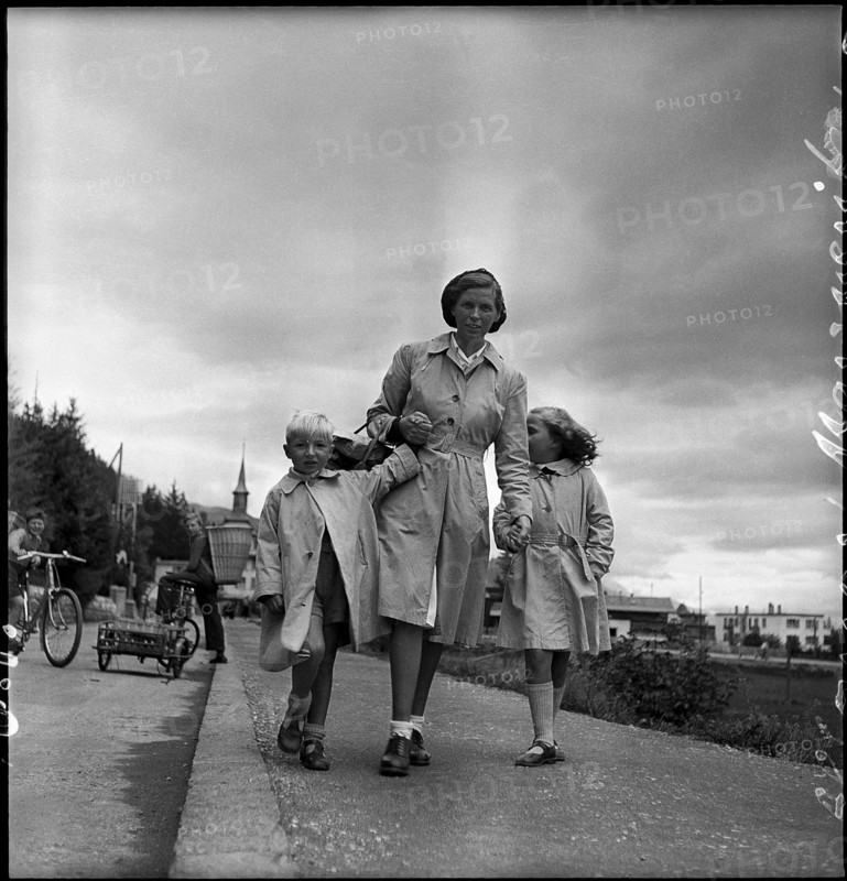 Alfonso and Margarita of Spain with their nanny, around 1947.