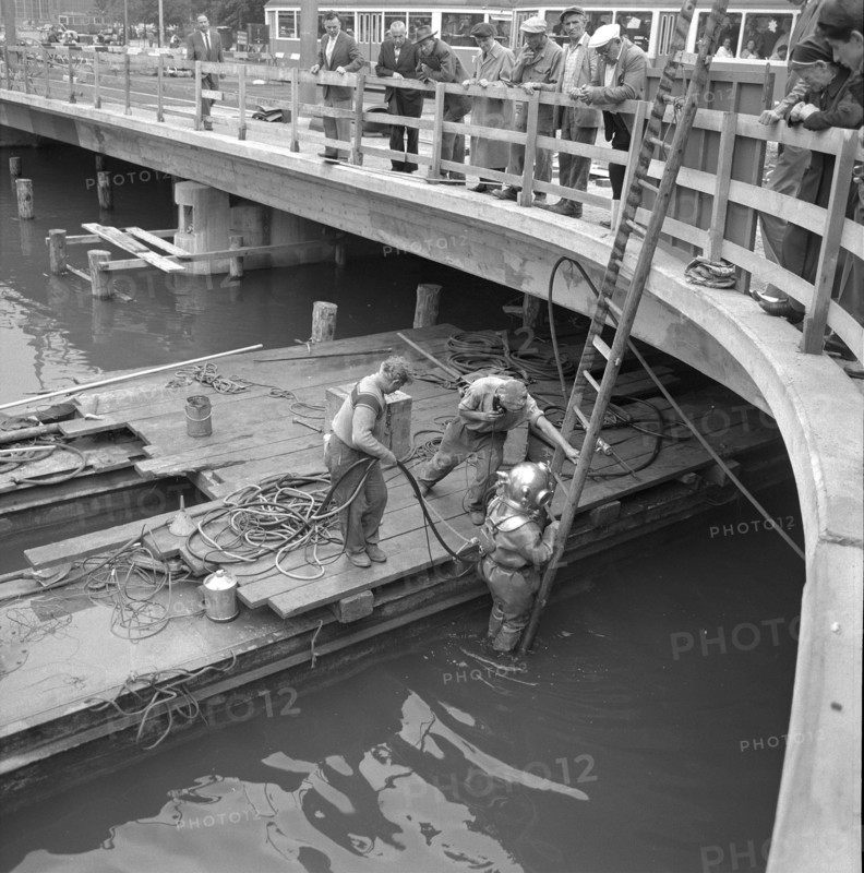 Renovation of the Walche bridge, Walchebruecke; 1958.