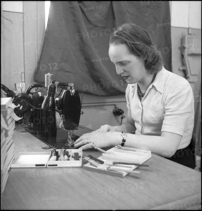 Arlette-Irv®ne Leber alias Arnold-Lv©on 1945.