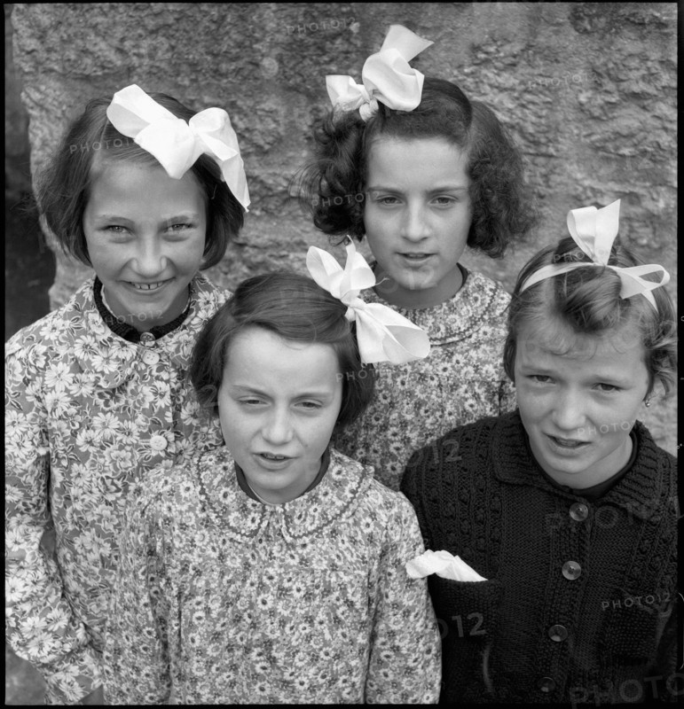Girls with bands in the hair, 1943.