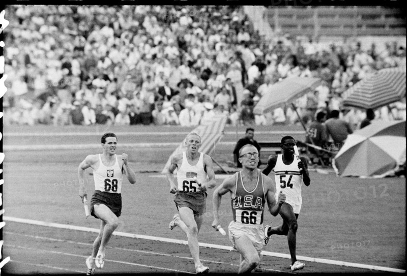 Rome 1960: 4x400m relay, heat 2., USA win.