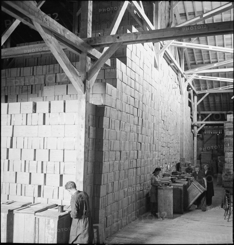 Duty-free storage of the Red Cross in Vernier, 1943.