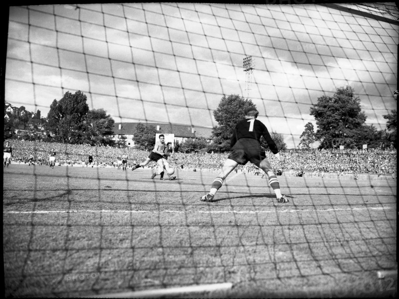 Football WC 1954, match for 3rd place: Austria - Uruguay; keeper Schmied.
