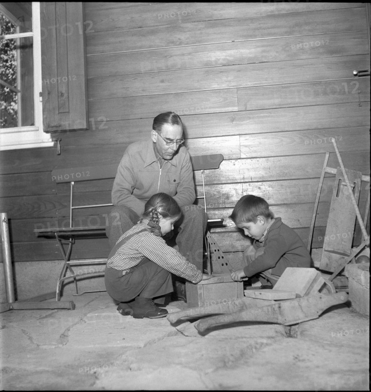 Max Werner Lenz with children of Elsie Attenhofer around 1955.