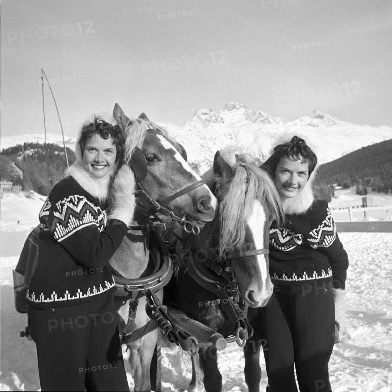 Twin sisters Jutta and Isa Günther, 1952.